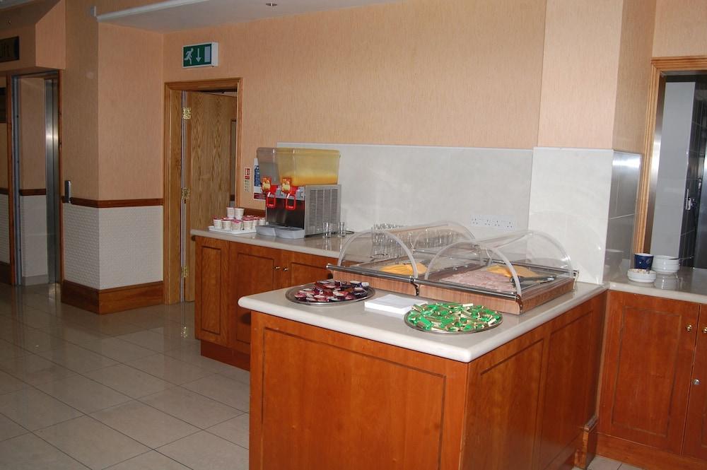 Viking Hotel Лондон Екстериор снимка
